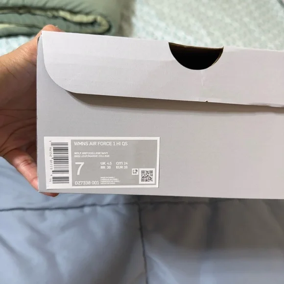 Nike Air Force 1 High-Top Sneakers in Gray and Navy - Picture 6 of 8